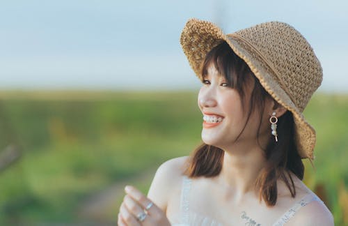 Darmowe zdjęcie z galerii z azjatka, kapelusz słoneczny, kobieta