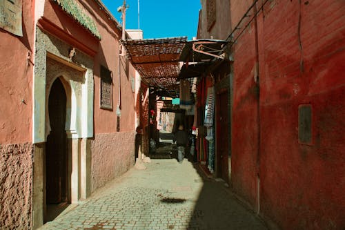Free A Narrow Alley between Buildings Stock Photo