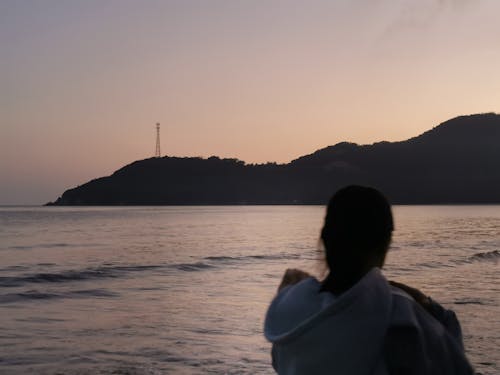 Бесплатное стоковое фото с берег моря, вид сзади, выборочный фокус
