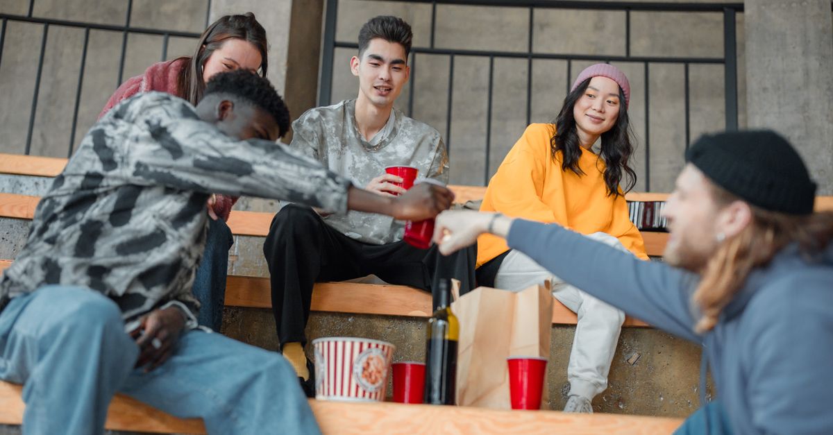 10 actividades de ocio en español para disfrutar con amigos