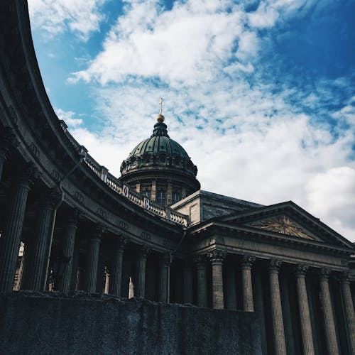 Photos gratuites de bâtiment, cathédrale de kazan, ciel bleu