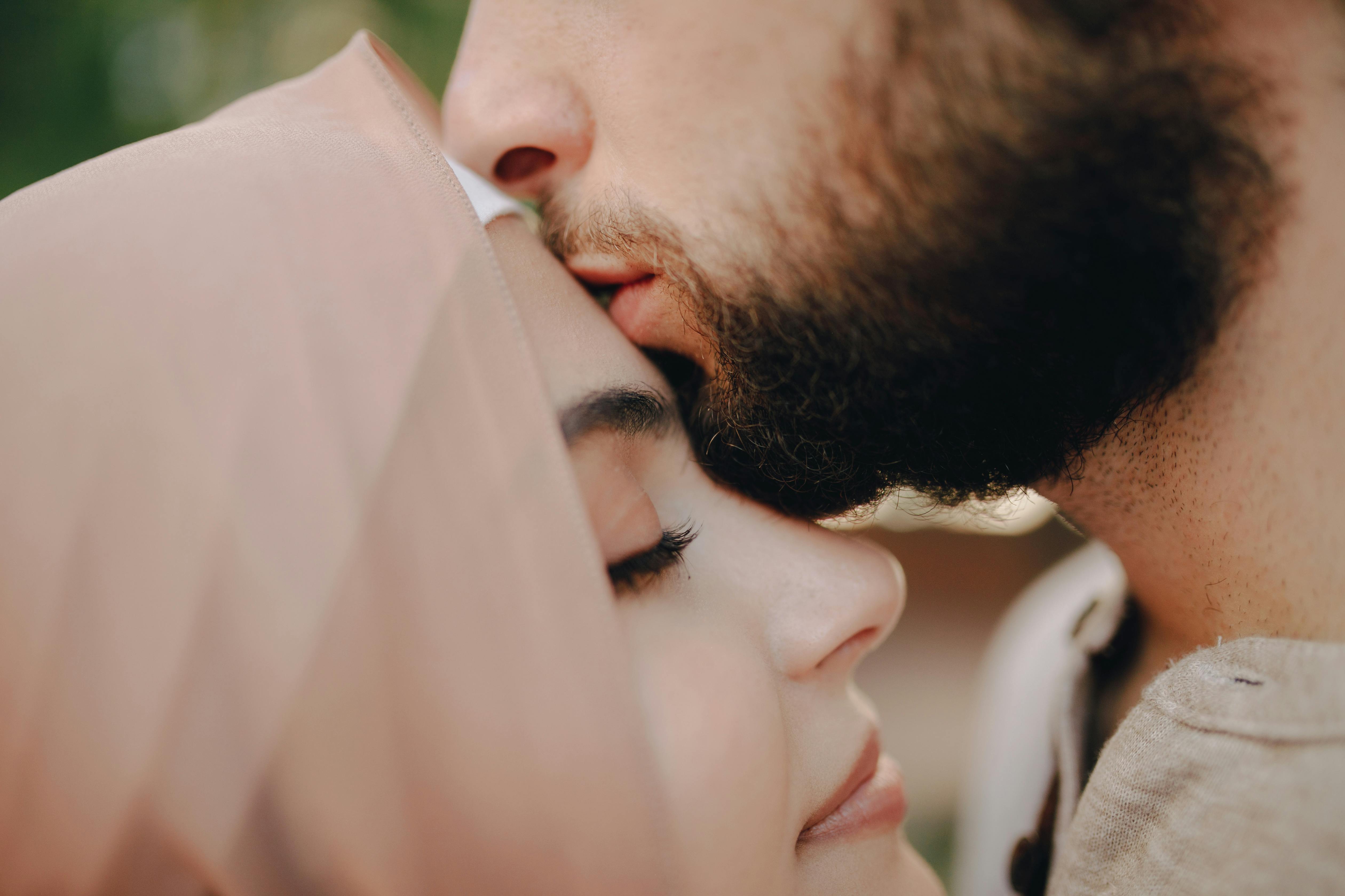 muslim-kiss-photos-download-the-best-free-muslim-kiss-stock-photos