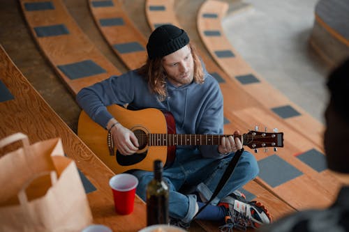 Безкоштовне стокове фото на тему «акустична гітара, гра, людина»