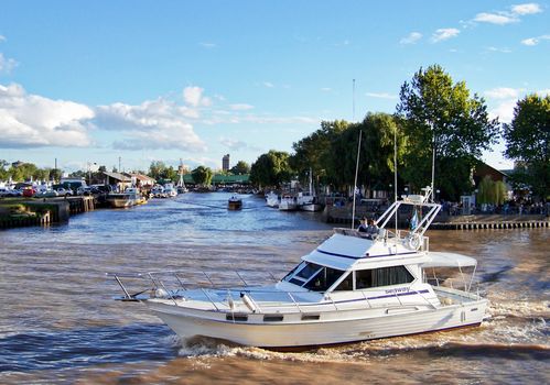 Tigre Delta boat day trip — Buenos Aires