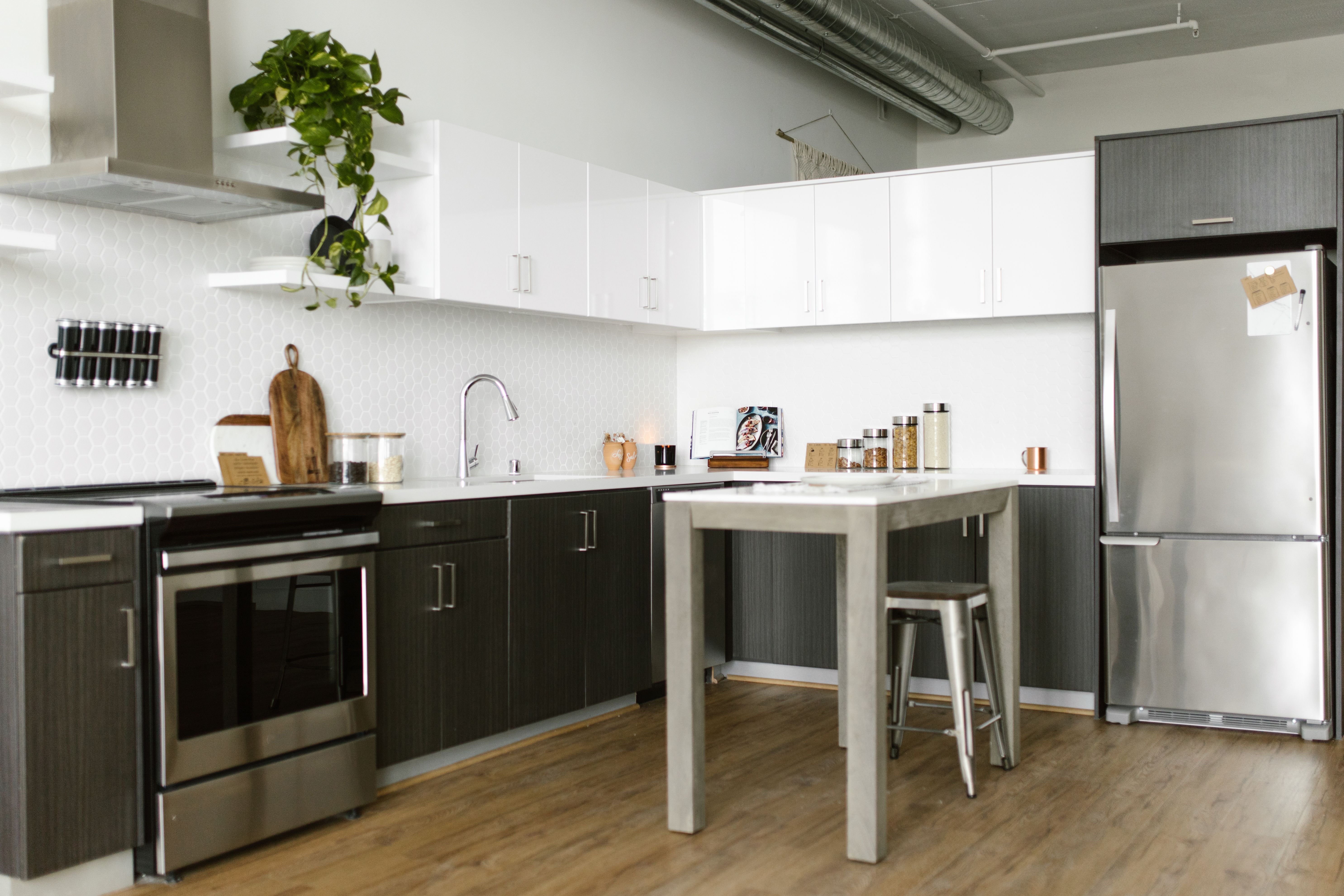 Maximizing Kitchen Functionality: The Benefits of a Kitchen Table in the Middle of the Kitchen