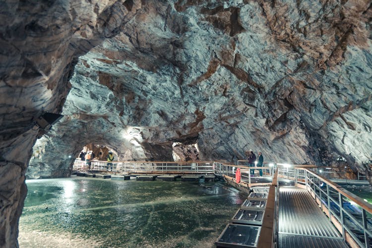 Exploring The Cave Of An Underground Lake