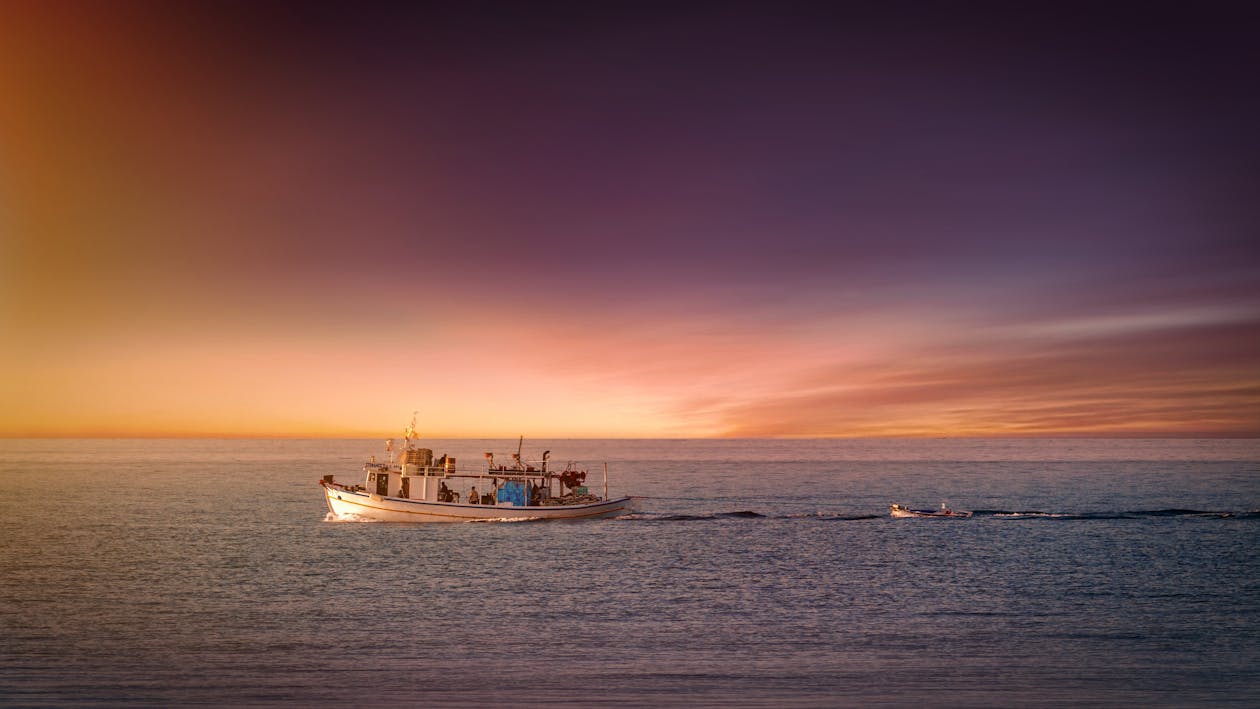 Free Boat Sailing on Body of Water Stock Photo