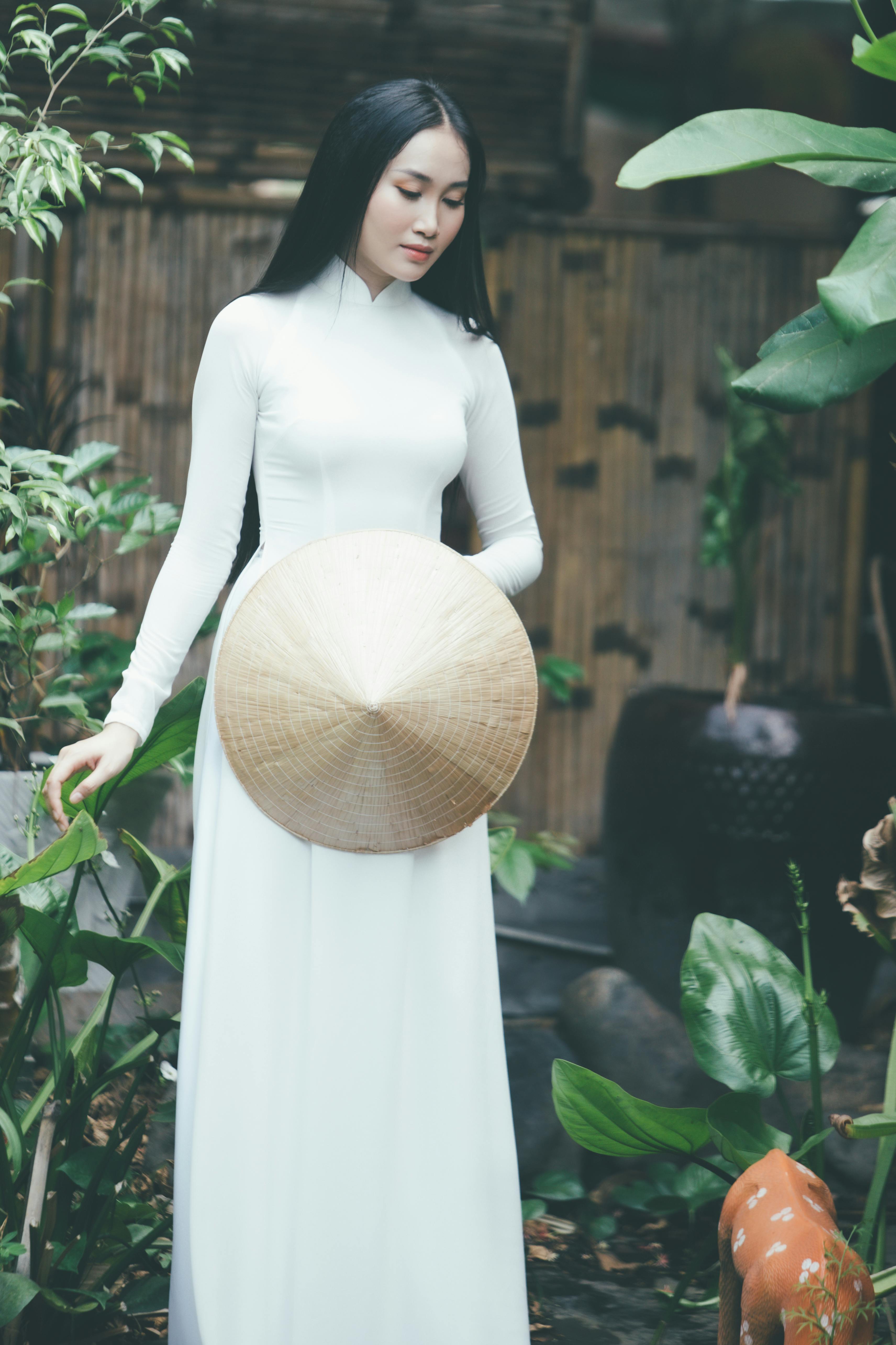 2,300+ Ao Dai Stock Photos, Pictures & Royalty-Free Images - iStock