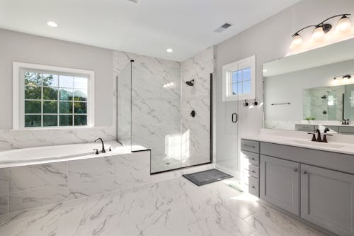 Free A White Luxury Bathroom Stock Photo