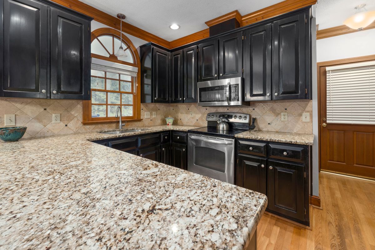 quartz vs granite worktops uk — Granite Means You Never See the Same Worktop Twice