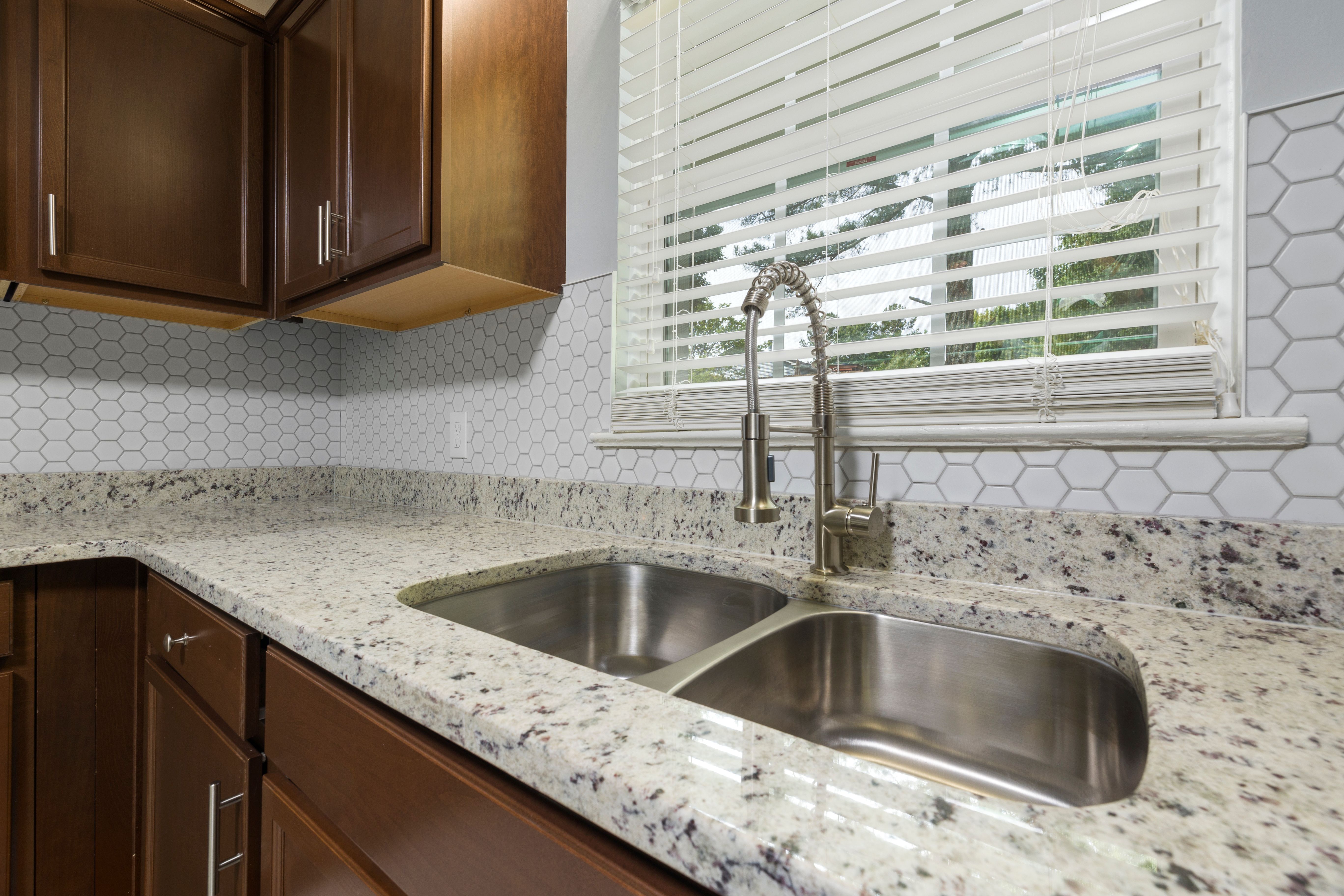 Kitchen Sinks & Faucets