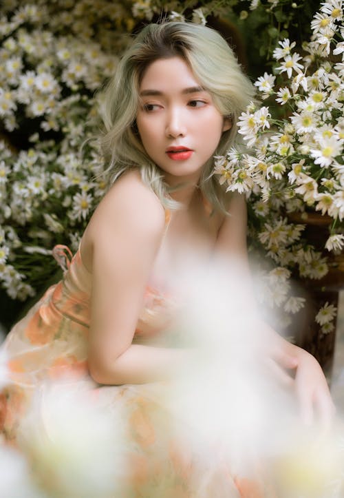 Základová fotografie zdarma na téma asijský, bílé květy, blond