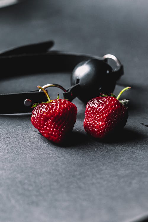 Free Red Strawberries on Black Surface Stock Photo