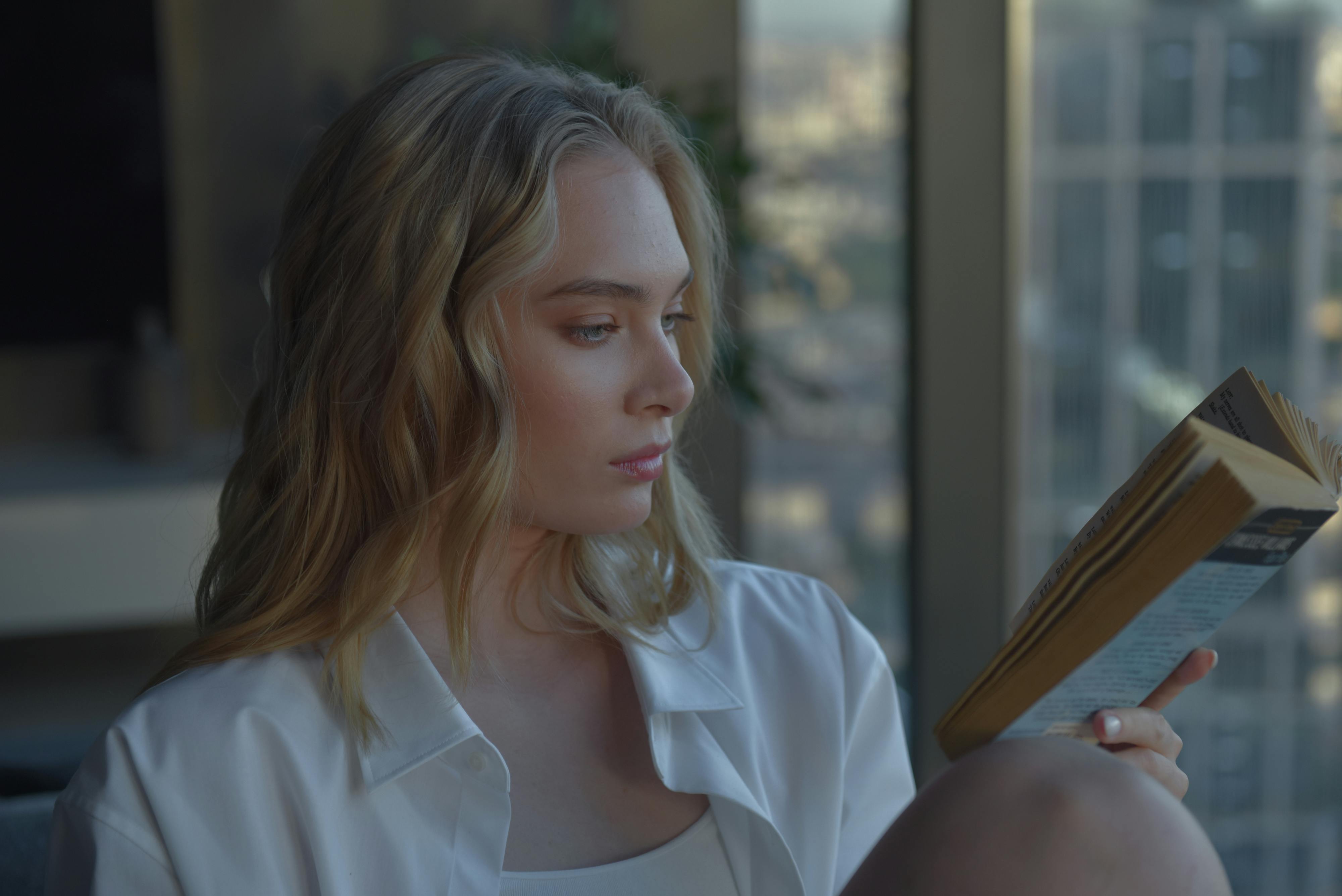 Scarlett Johansson Talks About How ‘Harsh’ the Early 2000s was for Women in the Entertainment Industry — Photo by cottonbro s