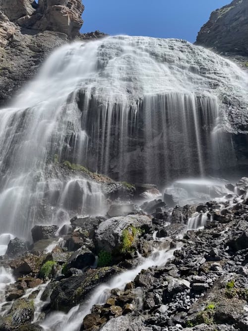 Gratis arkivbilde med fjell, foss, kaskade