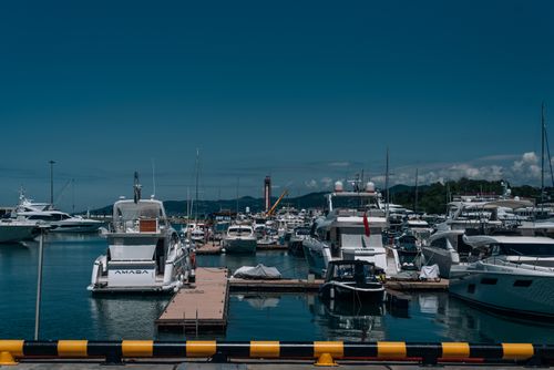 Free A sunny view of yachts docked at a marina in Sochi, Russia, showcasing clear blue skies and calm waters. Stock Photo