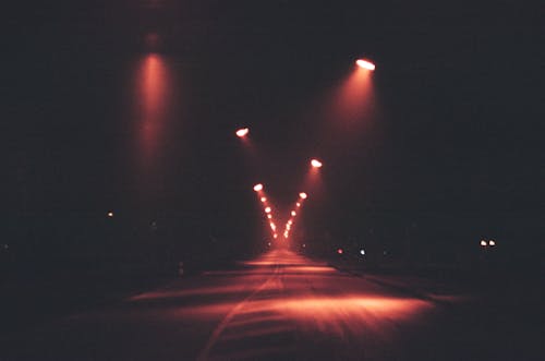Immagine gratuita di luci stradali, ore notturne, pali della luce