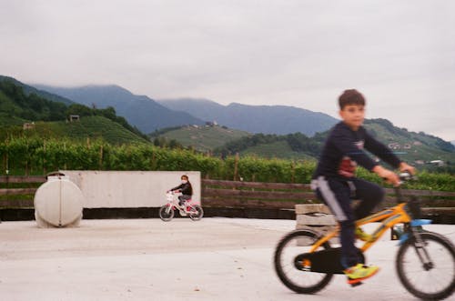 Immagine gratuita di andare in bicicletta, biciclette, equitazione