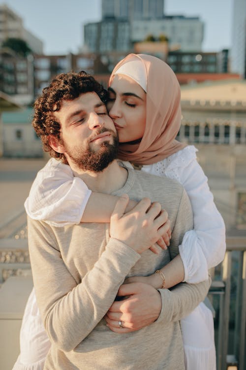 Foto profissional grátis de afetuoso, amantes, casal