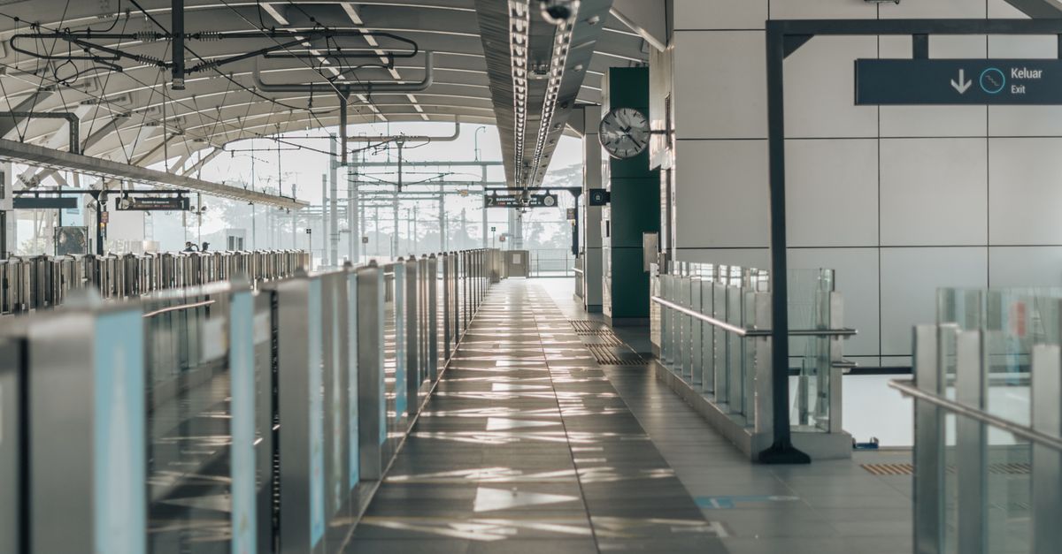 Empty Train Platform · Free Stock Photo
