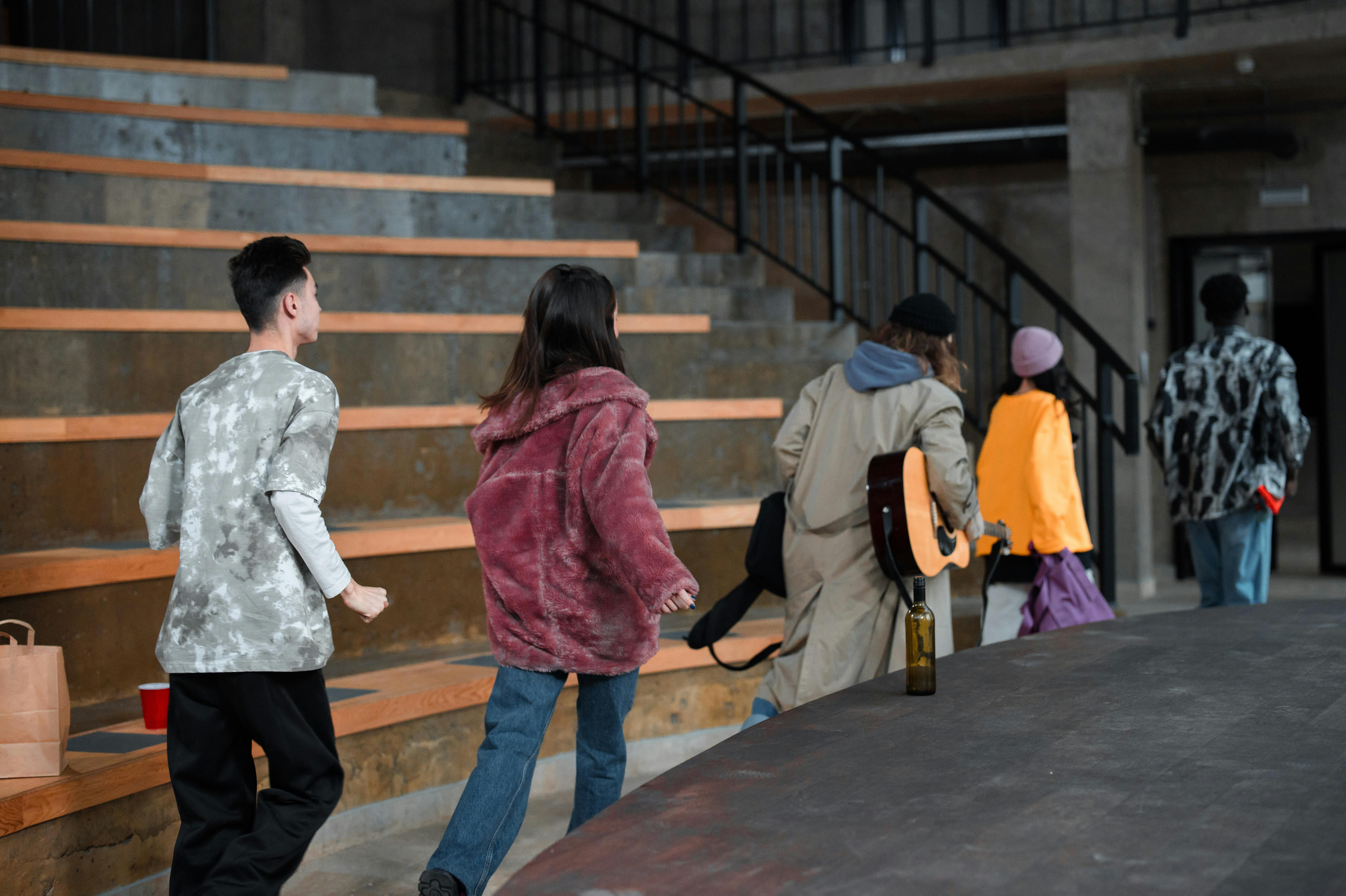 Ücretsiz #kapalı, adımlar, aktivite içeren Ücretsiz stok fotoğraf Stok Fotoğraflar