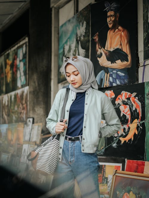 Girl in Hijab and Casual Clothes in Painting Gallery