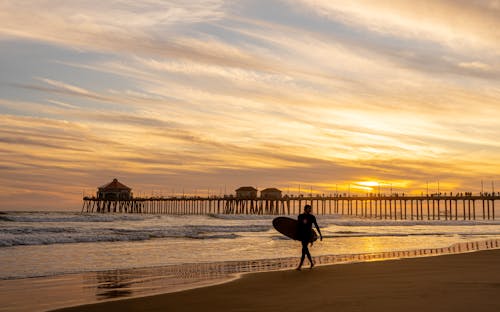 Безкоштовне стокове фото на тему «берег моря, дошка для серфінгу, Захід сонця»