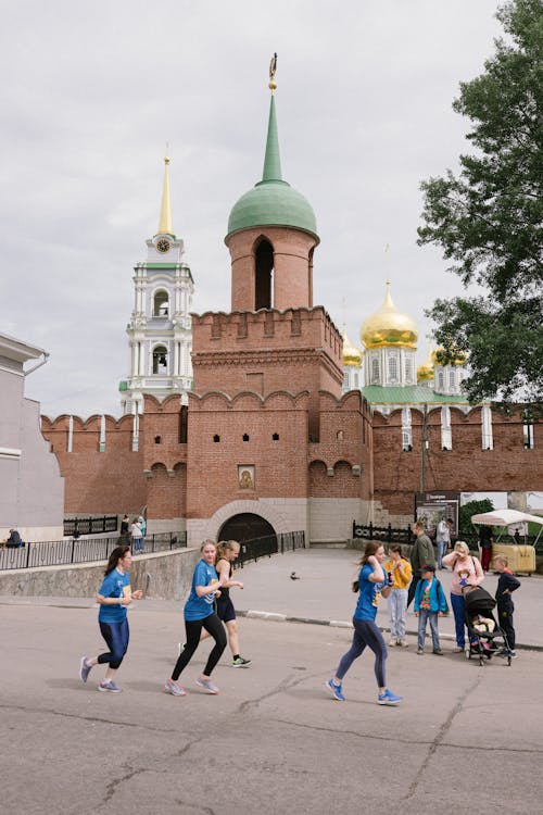 Ilmainen kuvapankkikuva tunnisteilla arkkitehtuuri, juokseminen, kaupungit