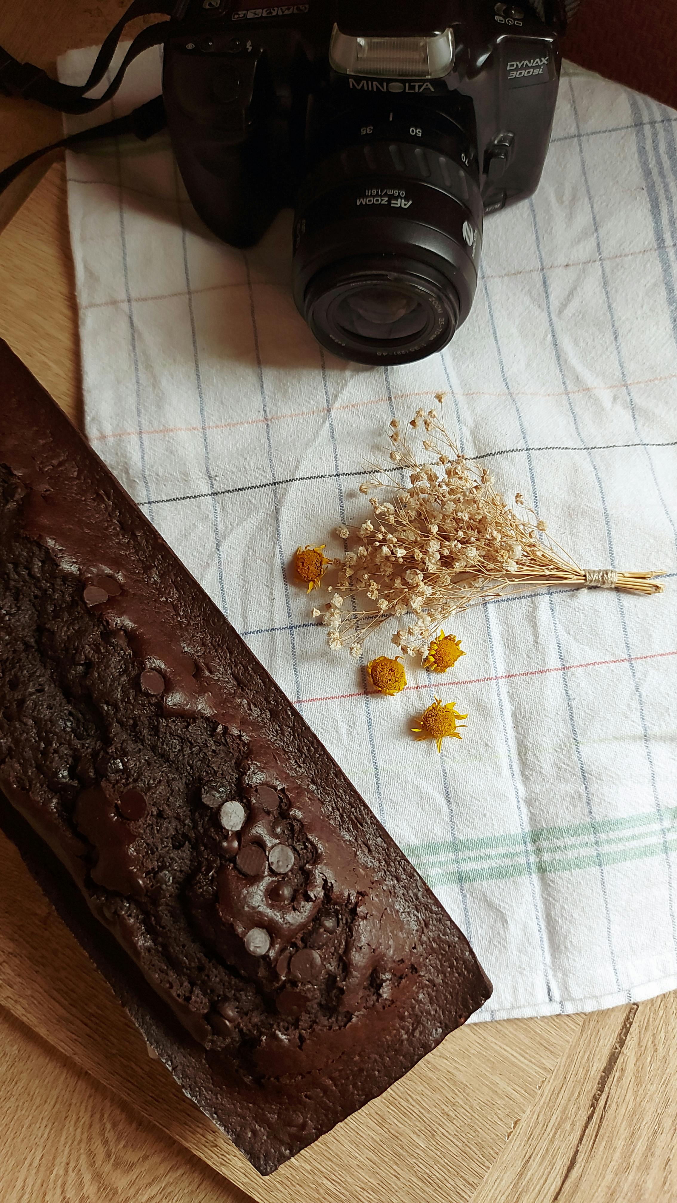 Chocolate cake topped with chocolate crumbs Recipe by Samiksha Nayak -  Cookpad