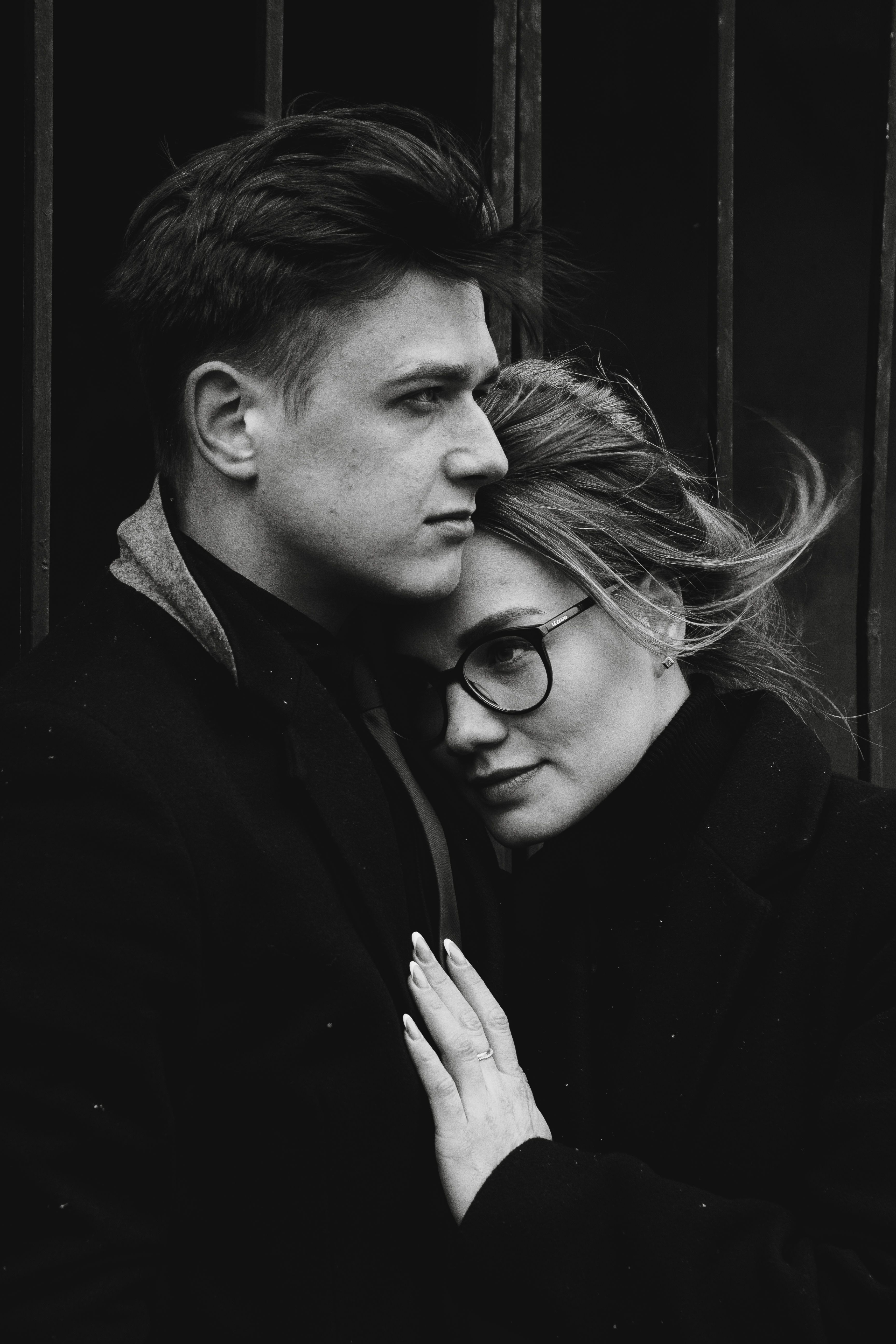 Man and Woman Faces in Black and White · Free Stock Photo