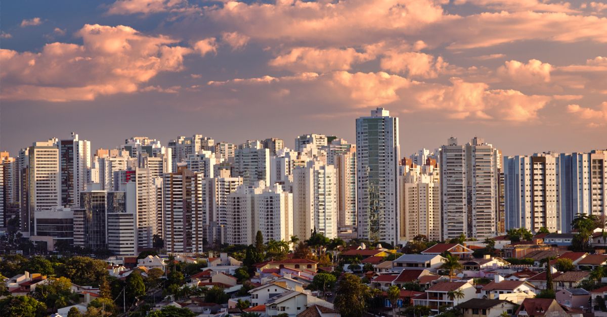 Captivating skyline of Londrina, Brazil with skyscrapers under a vibrant sunset sky.