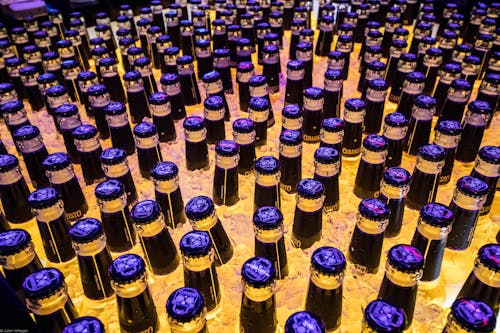 Free Fotos de stock gratuitas de amarillo, azul, botella de cerveza Stock Photo