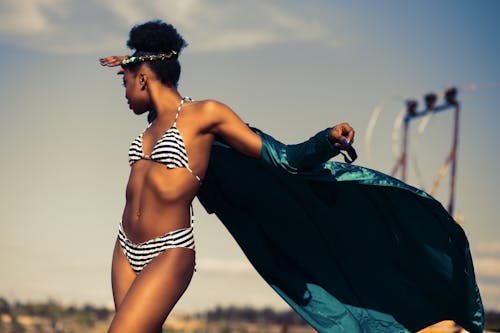 Ingyenes stockfotó Afrika, afro-amerikai nő, alacsony szögű felvétel témában