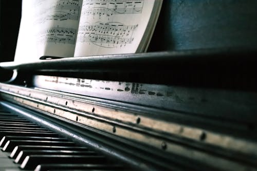 Foglio Di Musica Sul Pianoforte Nero