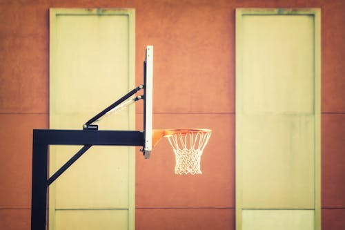 Flacher Fokus Fotografie Von Black Metal Outdoor Basketball Hoop