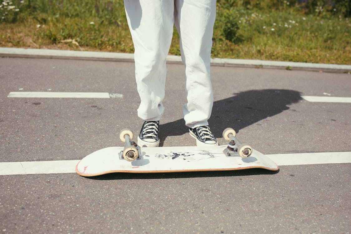 Základová fotografie zdarma na téma bruslař, jízda na skateboardu, obuv
