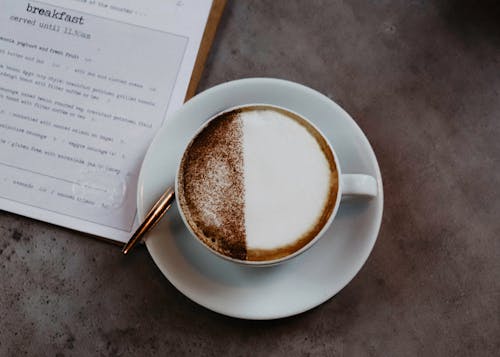 Gratis stockfoto met bovenaanzicht, cafeïne, cappuccino