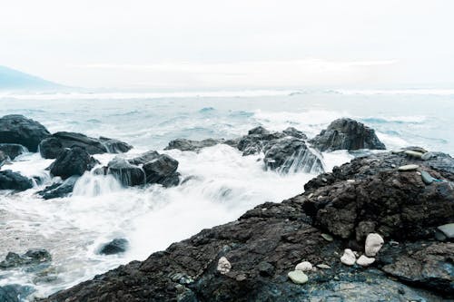 Безкоштовне стокове фото на тему «камені, махати, море» стокове фото