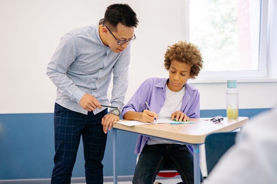 Mentor guiding a middle school student in Pennsylvania Mentor guiding a middle school student in Pennsylvania