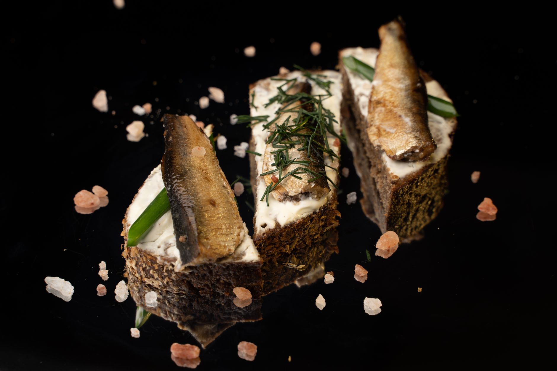 A scoop of rye bread ice cream served with a caramelized texture
