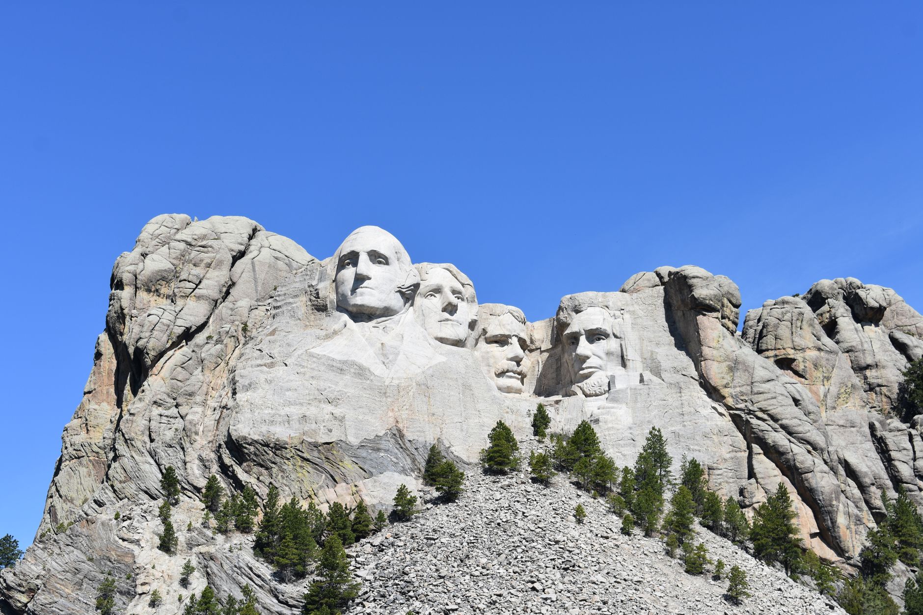 https://www.pexels.com/photo/rocky-mountain-under-the-blue-sky-8619113/
