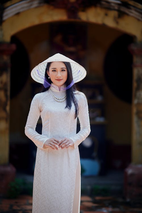 Free Woman in White Dress Wearing a Hat Stock Photo
