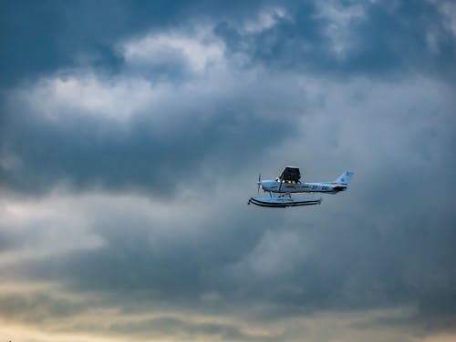 Fotos de stock gratuitas de aeronave, al aire, alto