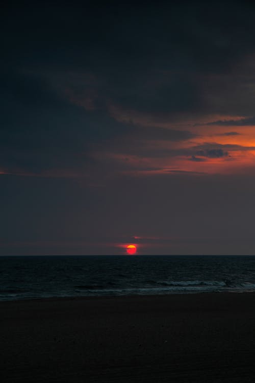 Foto d'estoc gratuïta de a l'aire lliure, aigua, capvespre