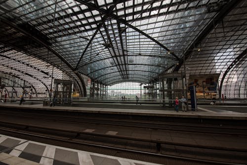 Foto profissional grátis de arquitetura, claraboia, estação de metrô