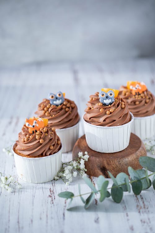 Free Brown Cupcakes on White Ceramic Plate Stock Photo
