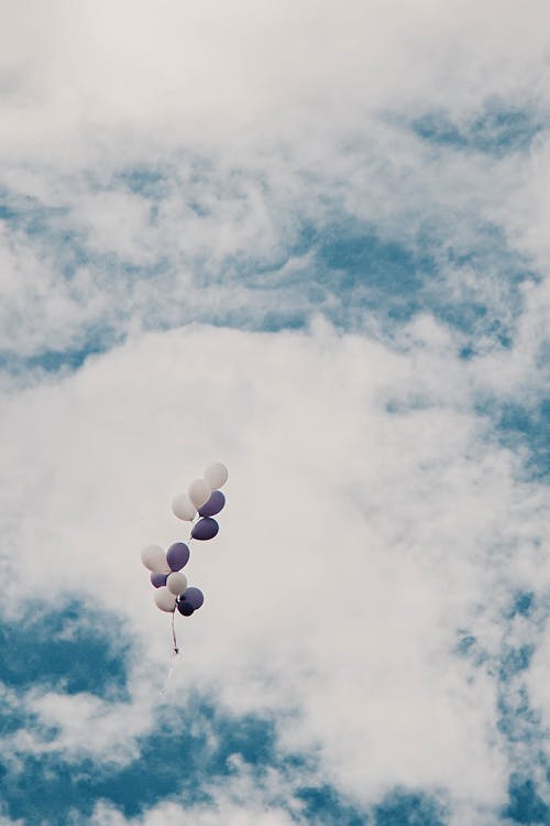 Kostenloses Stock Foto zu ballons, blauer himmel, draußen