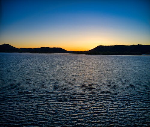 grátis Foto profissional grátis de beira do lago, céu azul, lago Foto profissional