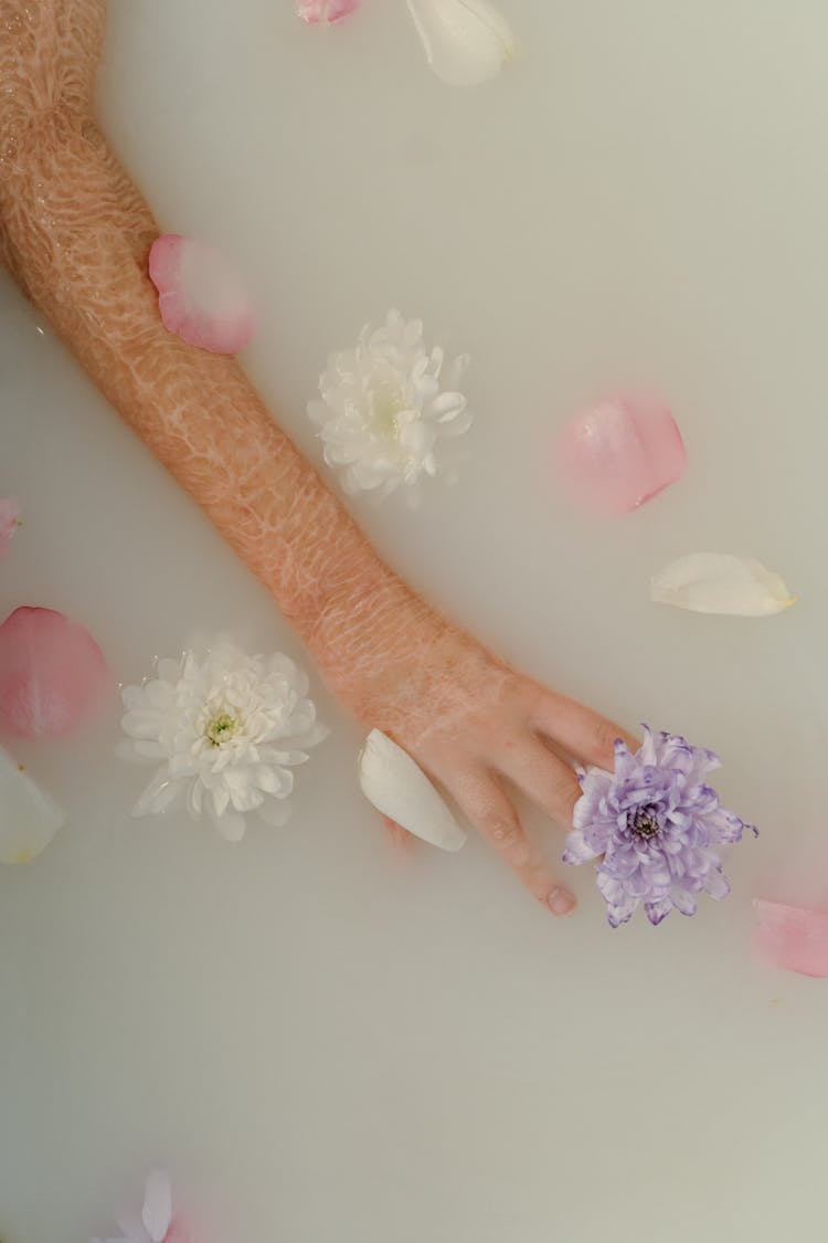 

A Person With Burn Scars In A Bath