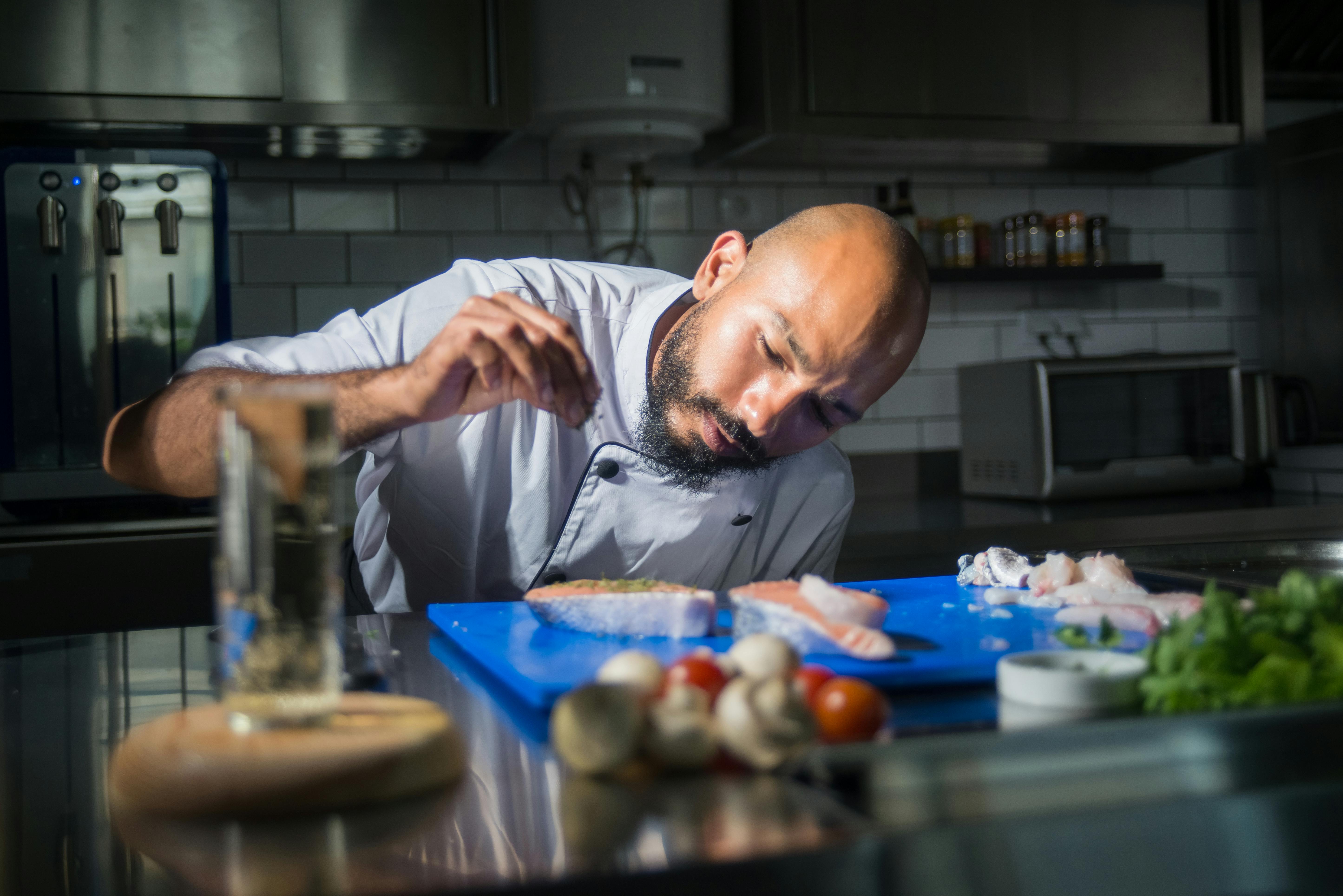 Chef demonstrates simple kitchen hack to turn leftover oil into homemade mayo: 'The possibilities are endless' — Photo by Kam